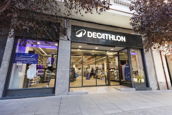 Decathlon acelera en España con 10 nuevas tiendas y más de 100 empleos en 2026