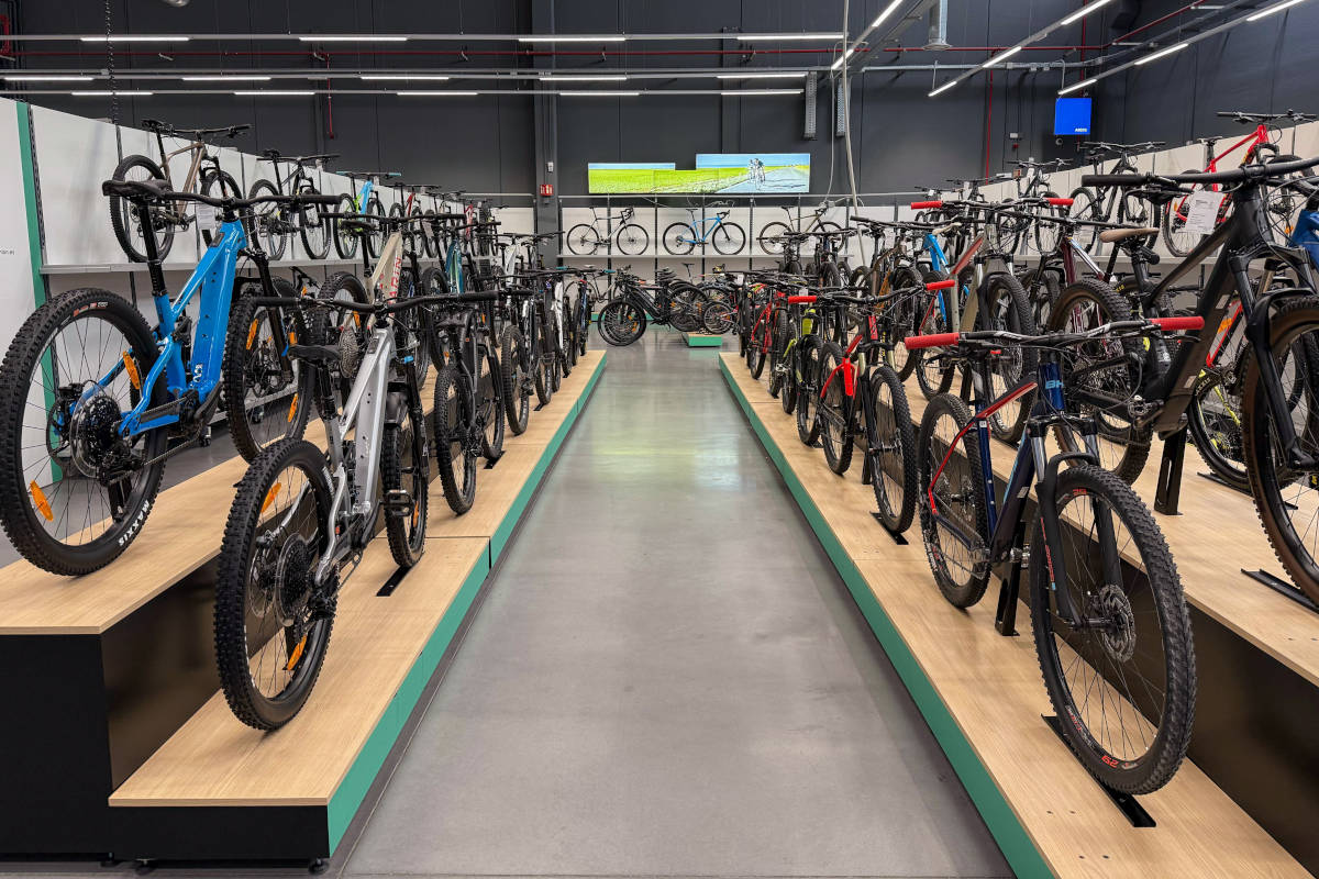 Espacio de exposición y venta de bicicletas usadas. Imagen: Decathlon