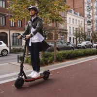 Decathlon apuesta fuerte por la movilidad urbana con un patinete de 55 km y doble suspensión