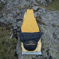 Decathlon lanza un saco de dormir ultraligero pensado para bikepacking y rutas de varios días