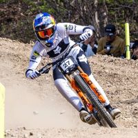 Asa Vermette y Vali Höll reclaman su trono en Corea del Sur con dos bajadas ganadoras muy distintas