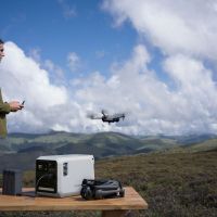 DJI Power 1000 Mini: la batería portátil que cambia las reglas para viajar en bici y cargarlo todo