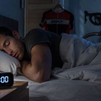 Por qué dormir bien puede ayudarte a ganar músculo y rendir más en bicicleta