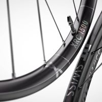 DT Swiss actualiza su familia 1500 de ruedas MTB de carbono con menos peso y un nuevo sistema para ganar control