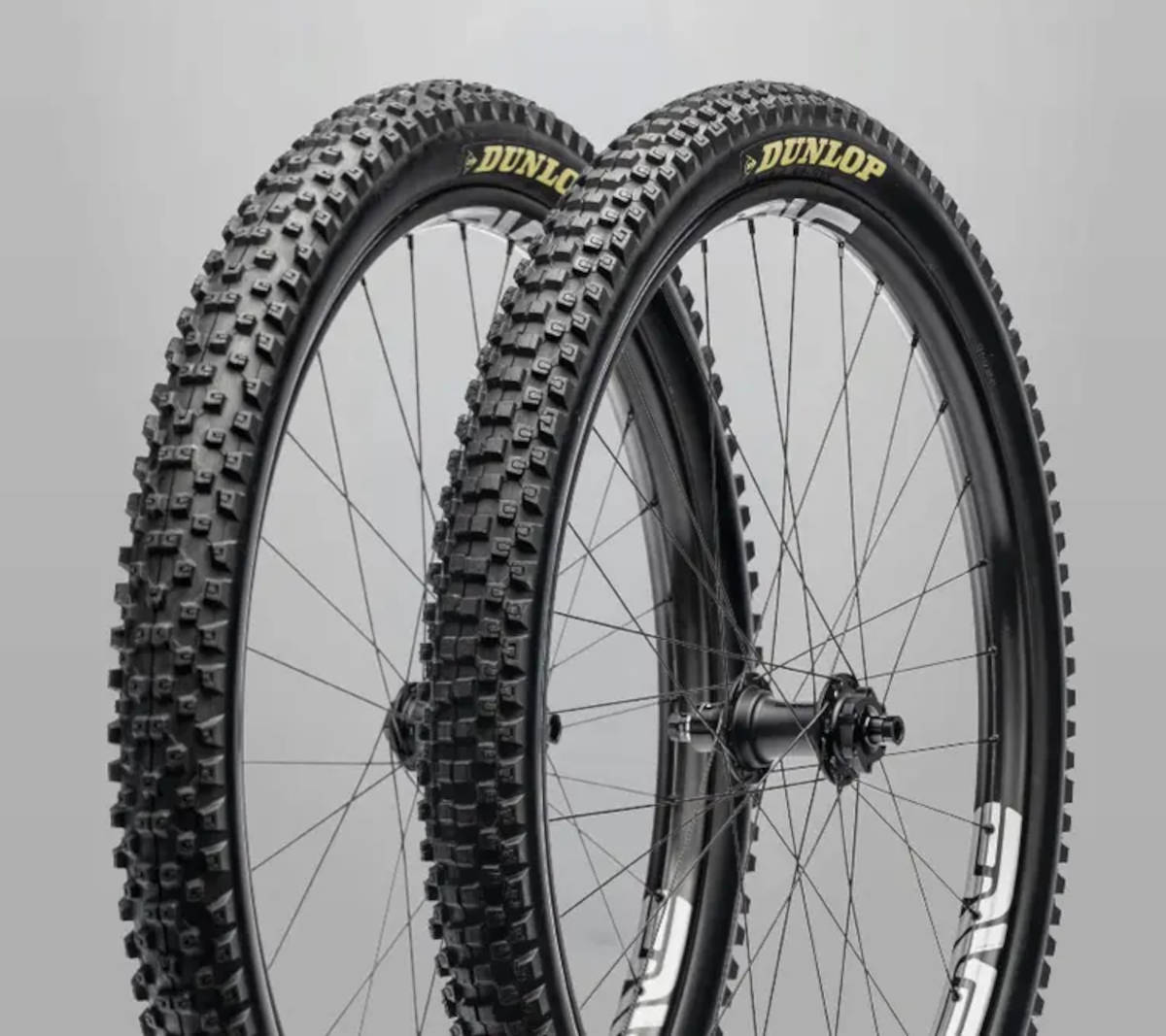 Neumáticos Dunlop Geomax MB53 Enduro frontal y trasero. Imagen: Dunlop