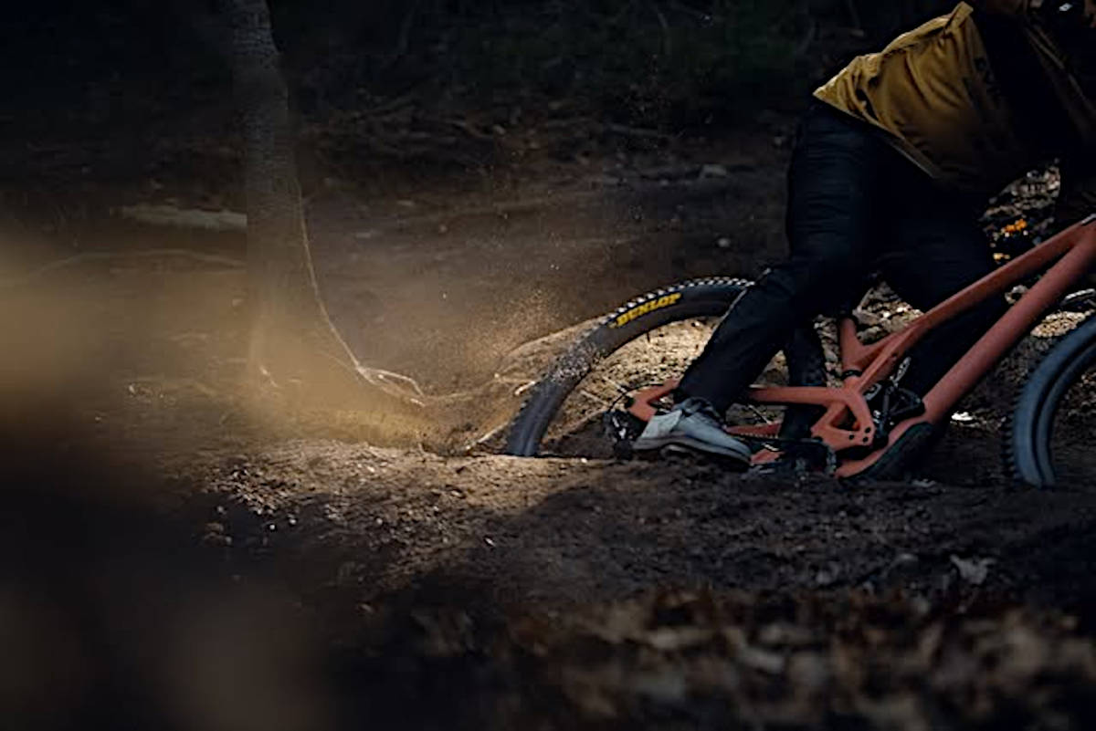 Dunlop vuelve al ciclismo con una ofensiva inesperada en MTB: así es la nueva gama Geomax presentada en la Sea Otter Classic