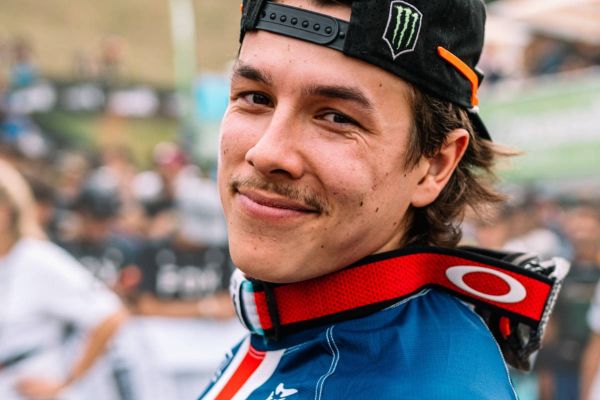 Dylan Maples refuerza el Pivot Factory Racing para la temporada 2026 de Descenso