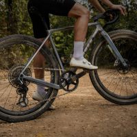 Easton renueva su gama más ambiciosa para Gravel con unas bielas que apuntan alto en peso, rigidez y resistencia