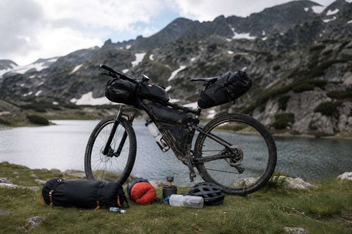 Equipo imprescindible para bikepacking. Imagen: TodoMountainBike