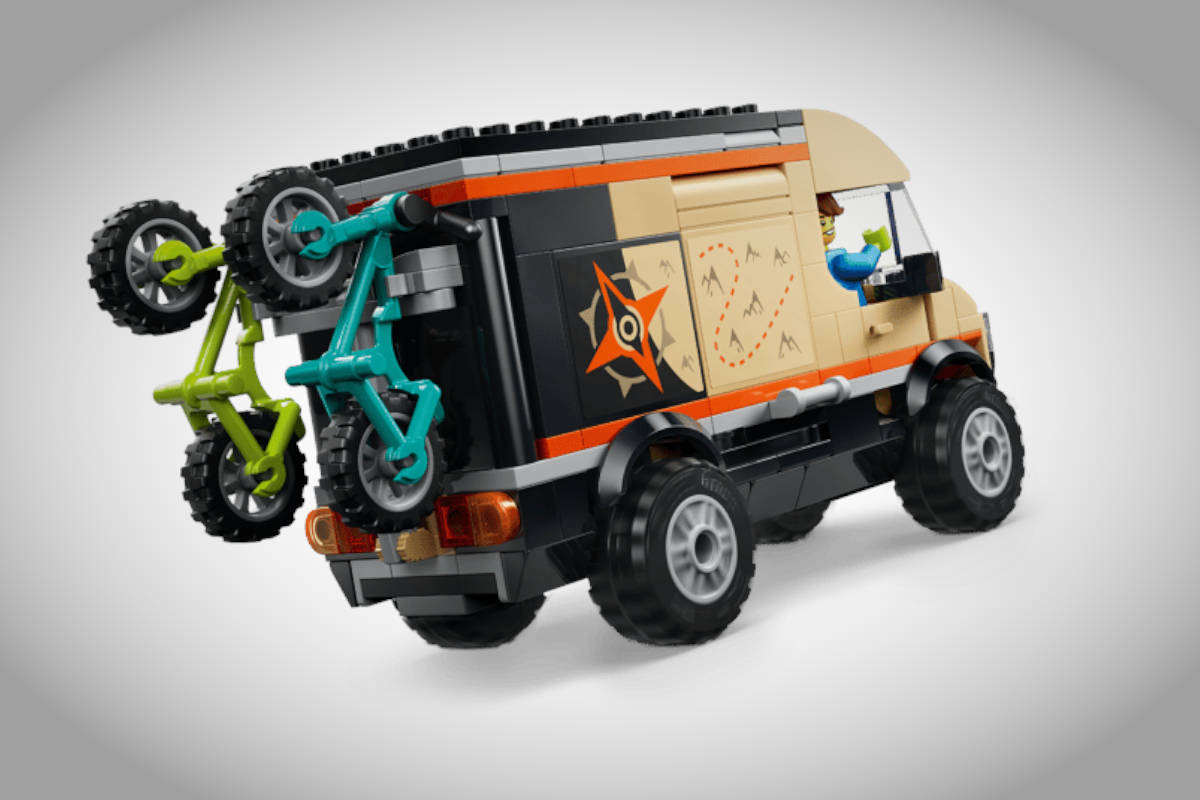 Furgoneta de aventura con bicis de montaña LEGO. Imagen: LEGO