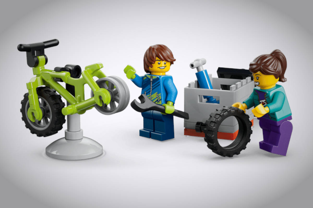 Furgoneta de aventura con bicis de montaña LEGO. Imagen: LEGO