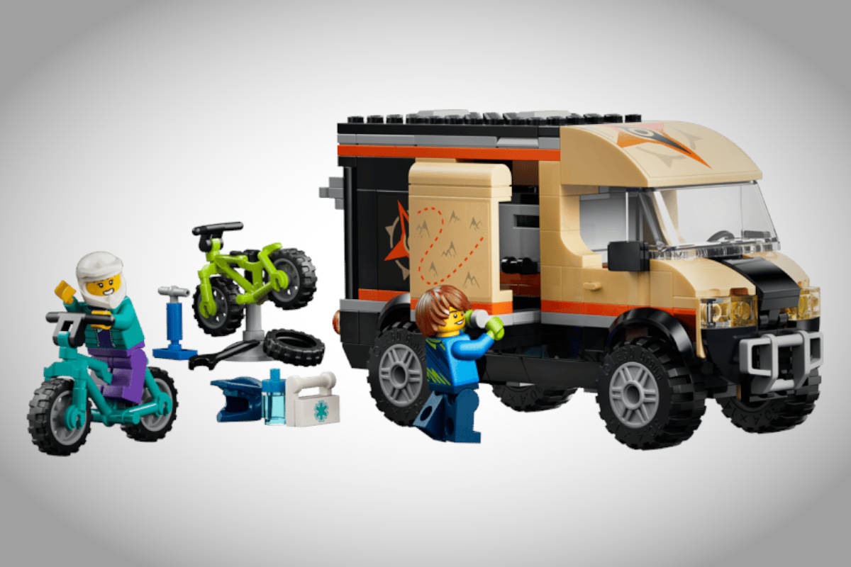 Furgoneta de aventura con bicis de montaña LEGO. Imagen: LEGO