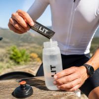 Electrolitos: la hidratación que va más allá de beber agua y gana peso entre ciclistas