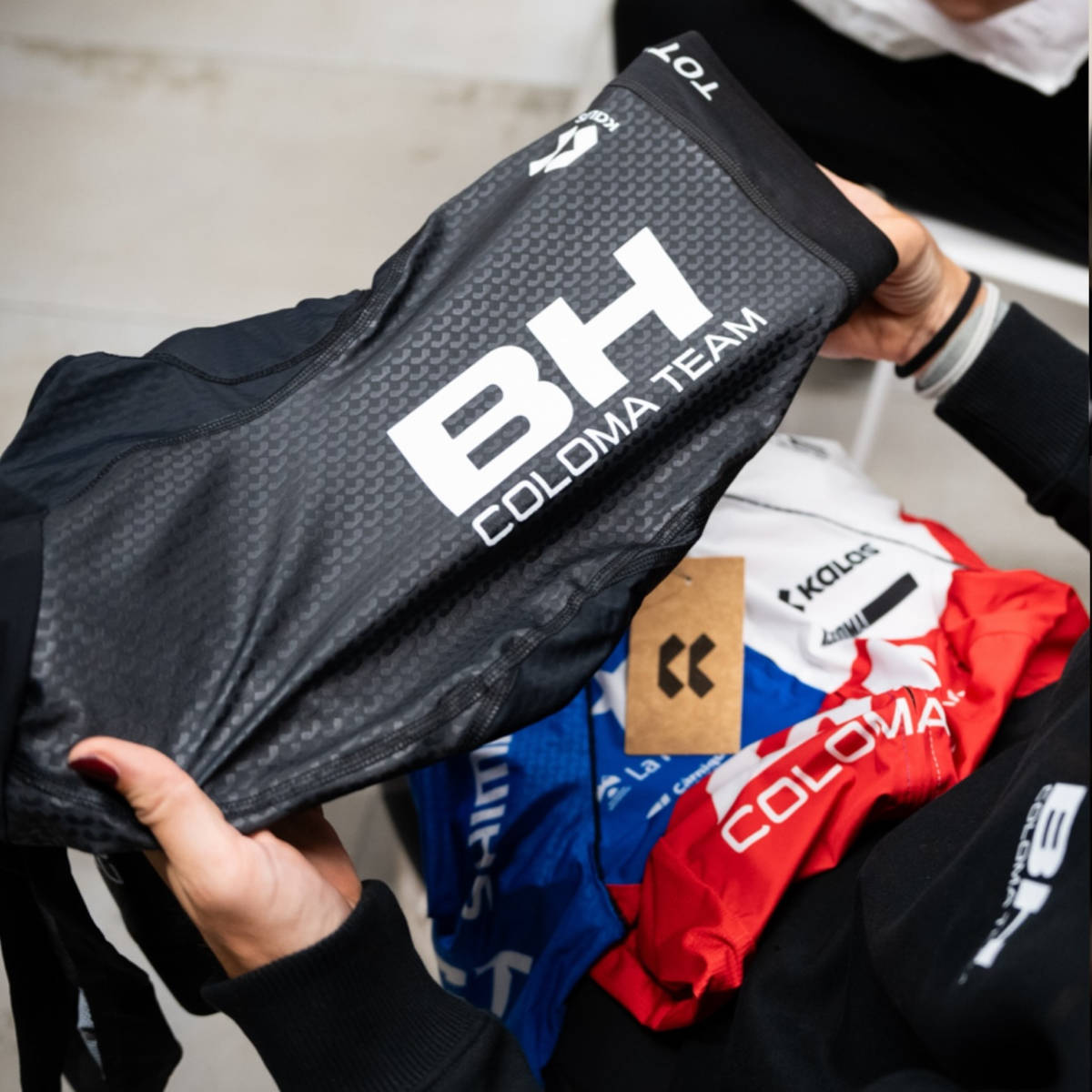 Equipación 2026 del equipo firmada por Kalas. Imagen: BH Coloma Team
