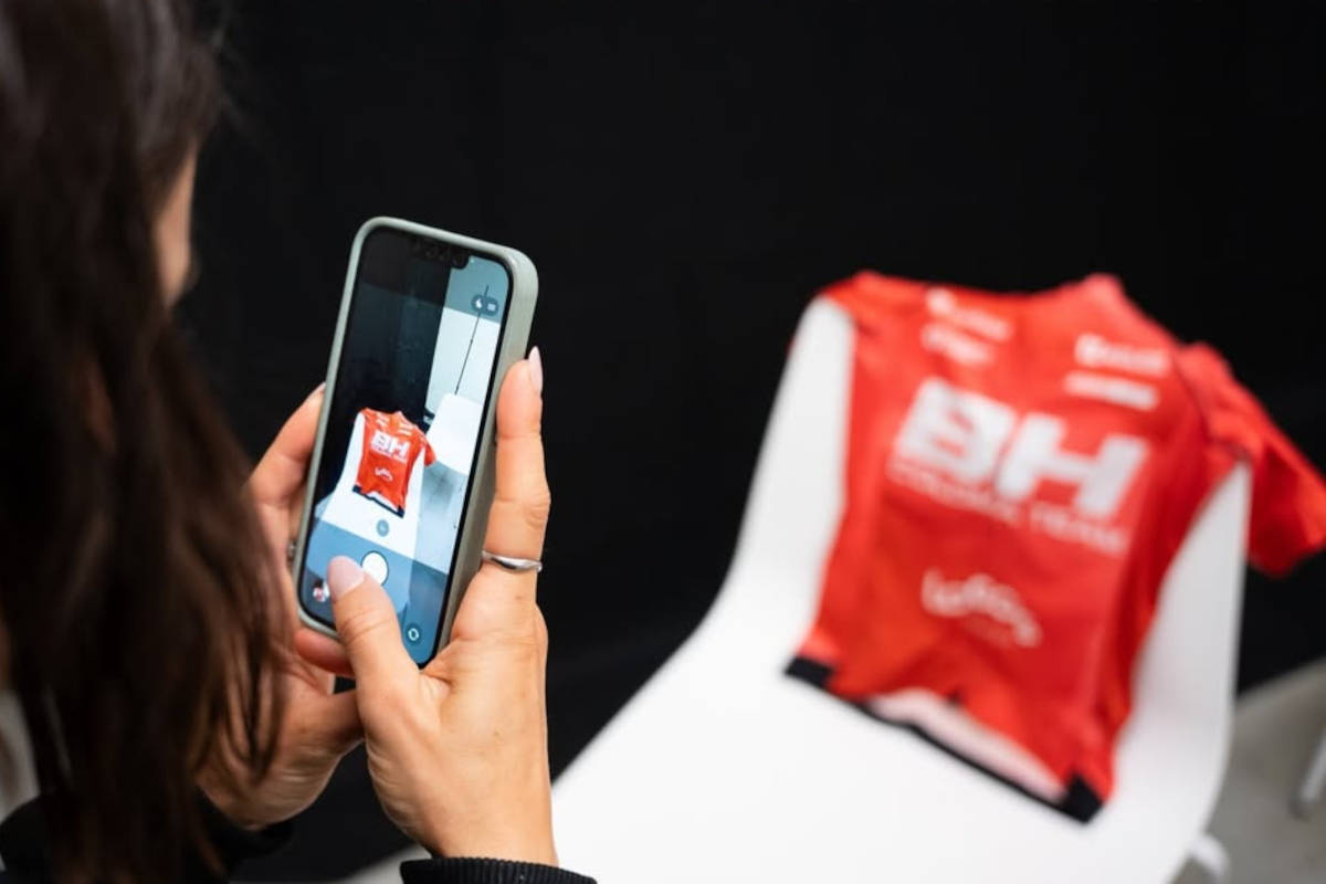 Equipación 2026 del equipo firmada por Kalas. Imagen: BH Coloma Team