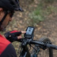 Errores más habituales al usar tecnología en ciclismo y cómo afectan al rendimiento real