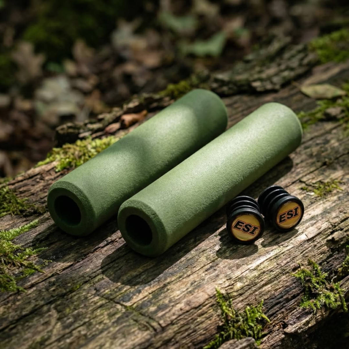 Puños de la marca en color Forest Green. Imagen: ESI Grips