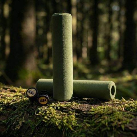 ESI Grips estrena el color Forest Green y lleva el acabado inspirado en la naturaleza a sus puños más populares