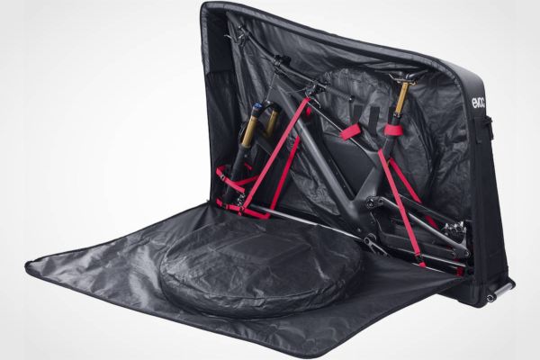 EVOC Mountain Bike Bag Pro: la bolsa de viaje para MTB que evita desmontar el manillar
