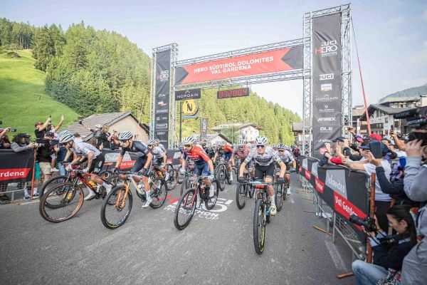 David Valero y Anna Weinbeer llegan líderes a una HERO Südtirol Dolomites que puede mover la Copa del Mundo de XCM