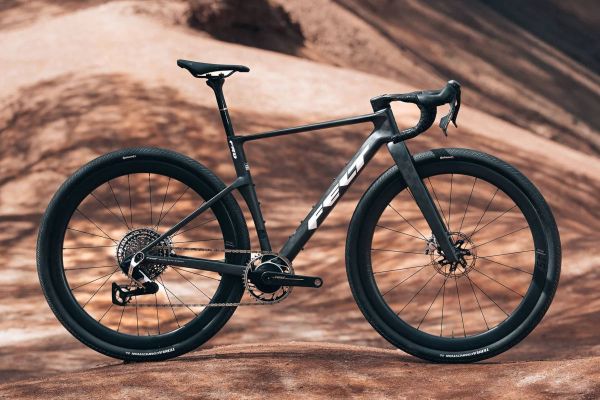 La Felt Breed baja al límite de los 7 kg y lleva el gravel de competición hacia la carretera