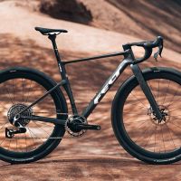 La Felt Breed baja al límite de los 7 kg y lleva el gravel de competición hacia la carretera
