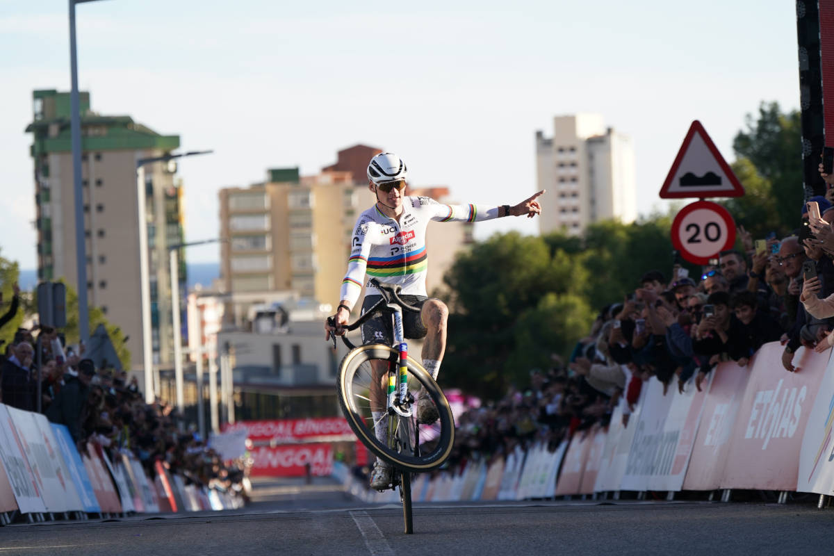 Mathieu van der Poel en la Copa del Mundo de Benidorm. Imagen: UCI