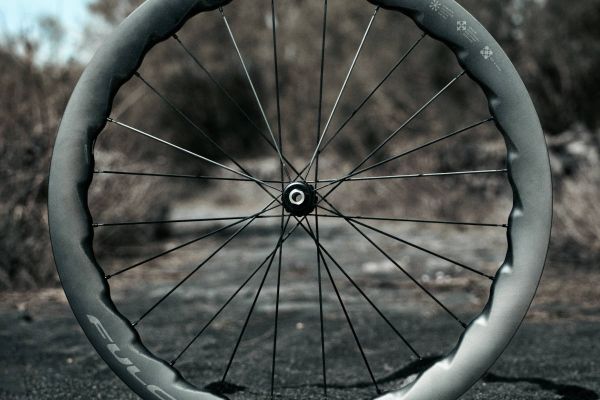 Fulcrum amplía su gama para gravel de competición con las nuevas Sharq GR y Soniq GR de 30 mm