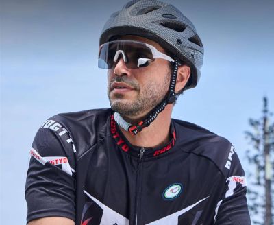 TriEye lleva el espejo retrovisor a unas gafas de ciclismo pensadas para ver más sin apartar la vista de la ruta