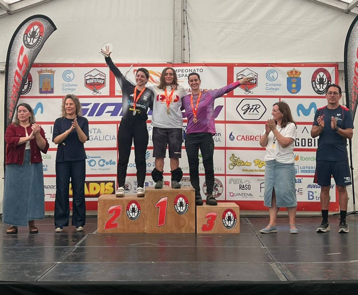 Podio absoluto femenino. Imagen: RFEC