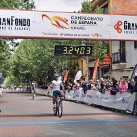 Natalia Fischer y Alberto Barroso mandan en Alcaraz y estrenan el maillot de campeones de España de Gravel