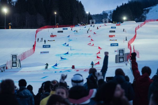 Baumann, Thévenard y Tupin marcan el paso en los Mundiales UCI Snow Bike 2026 de Châtel