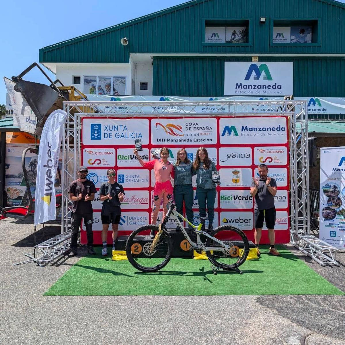 Podio femenino del DHI Manzaneda. Imagen: RFEC