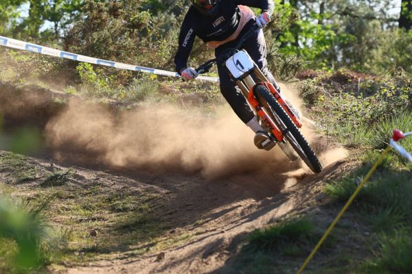 Héctor Quintero gana en O Páramo por siete décimas y María Pomés confirma su nivel en la Copa de España de Descenso