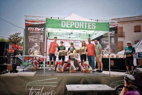 Lucía González y Alejandro Ropero mandan en la Entre Sierras Gravel Race de Villanueva del Trabuco