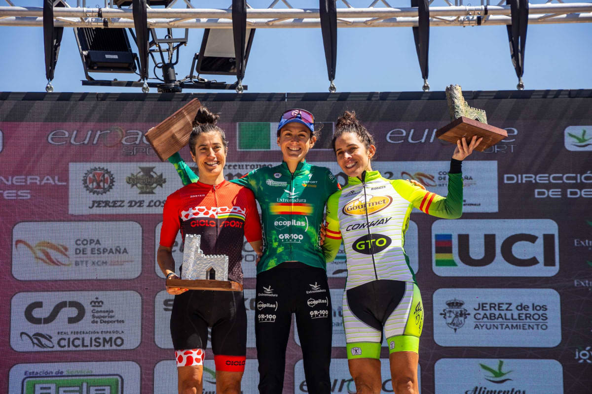Podio élite femenino. Imagen: RFEC