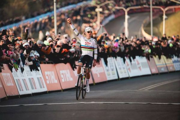 Todos los ganadores carrera a carrera de la Copa del Mundo de Ciclocross 2025-2026