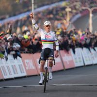 Dominio absoluto de Van der Poel en Hoogerheide y nuevo récord histórico en la Copa del Mundo de Ciclocross