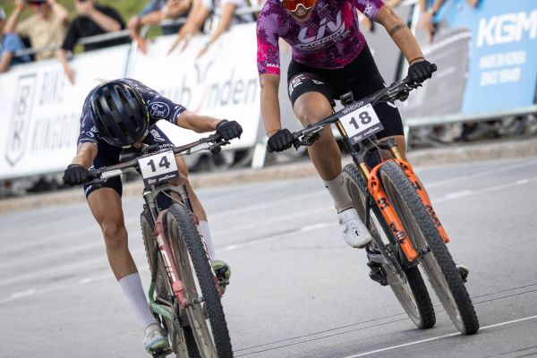 Adrien Boichis y Savilia Blunk conquistan el Short Track de Lenzerheide en una jornada marcada por la bicicleta de 32 pulgadas de Keller