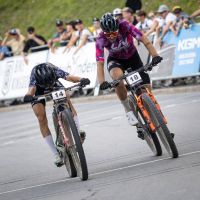 Adrien Boichis y Savilia Blunk conquistan el Short Track de Lenzerheide en una jornada marcada por la bicicleta de 32 pulgadas de Keller