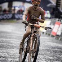 Leogang convierte el Short Track en una batalla de supervivencia: victoria de Sina Frei y Simon Andreassen bajo la lluvia