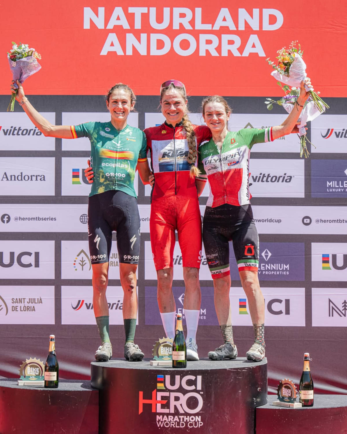 Podio élite femenino. Imagen: HERO UCI MTB Marathon World Cup