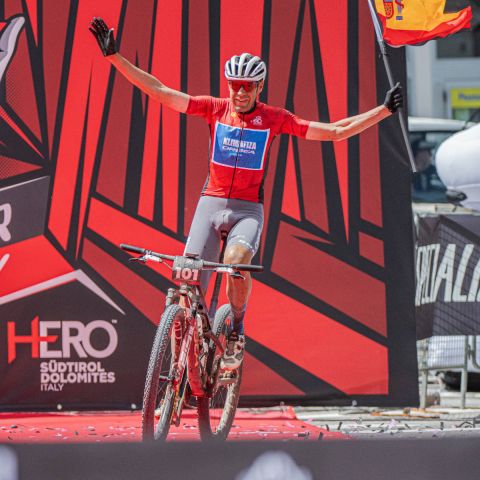 David Valero conquista la HERO Südtirol Dolomites y agranda su dominio en la Copa del Mundo de XCM