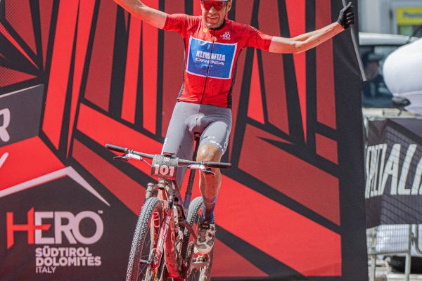 David Valero conquista la HERO Südtirol Dolomites y agranda su dominio en la Copa del Mundo de XCM