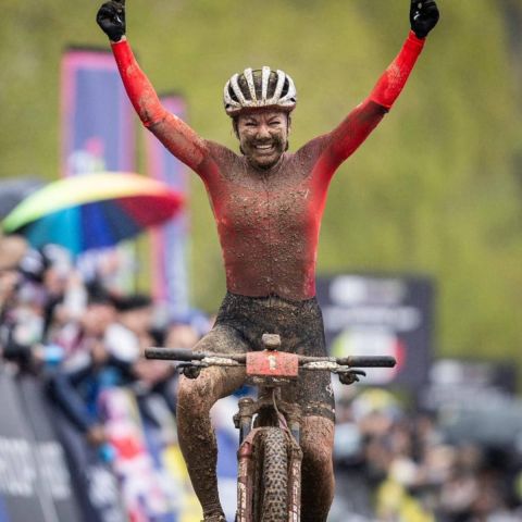 Sina Frei y Dario Lillo abren la Copa del Mundo de XCO 2026 con dos victorias de autoridad en el barro de Corea del Sur