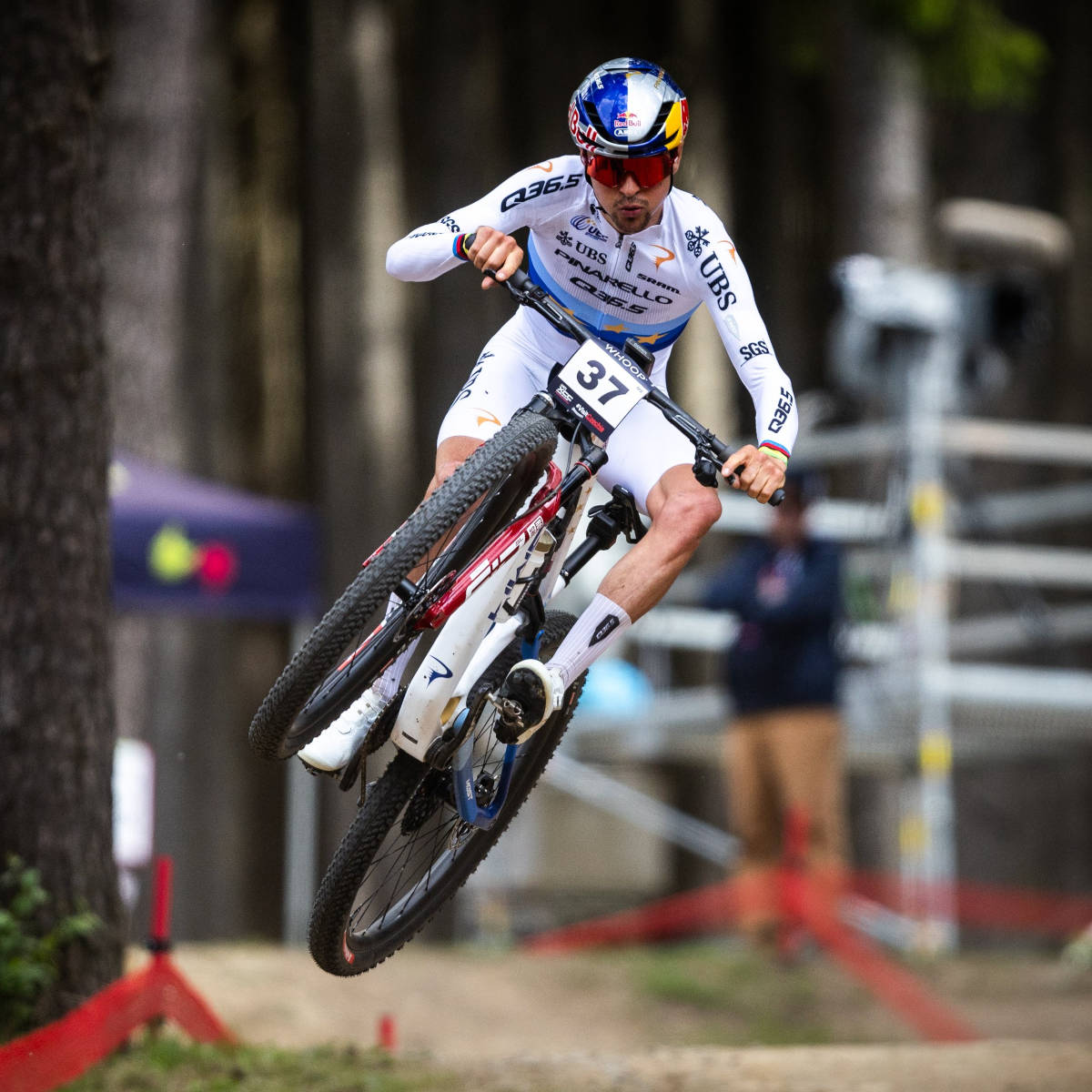 Tom Pidcock. Imagen: WHOOP UCI Mountain Bike World Series