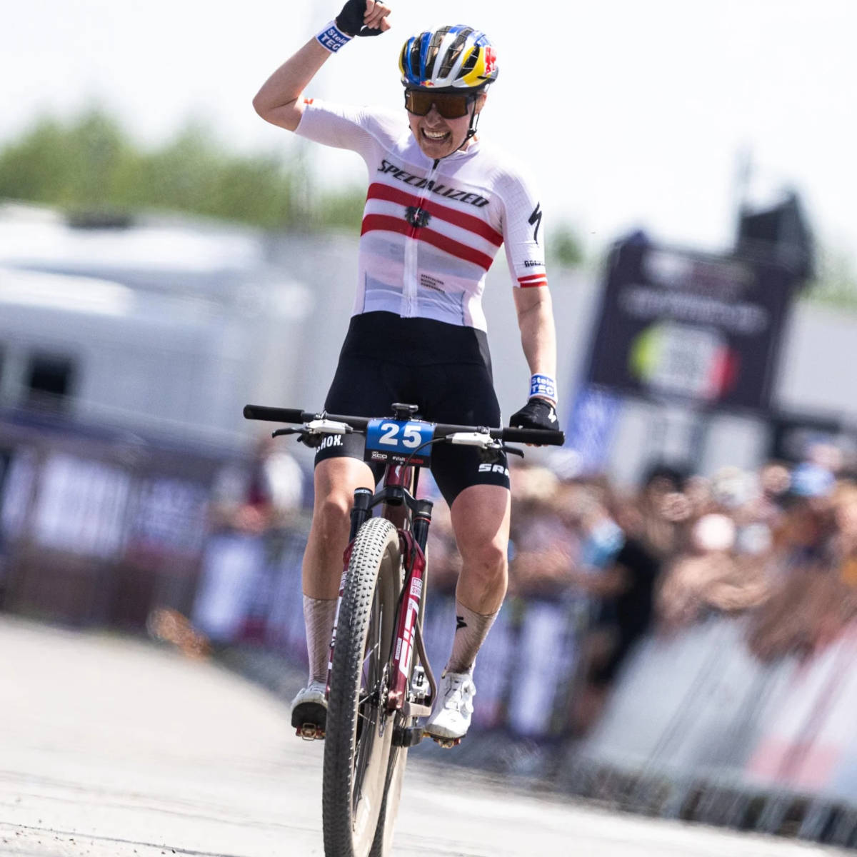 Laura Stigger. Imagen: WHOOP UCI Mountain Bike World Series