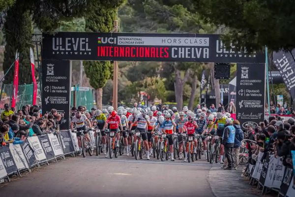 Internacionales Chelva XCO 2026: Schwarzbauer y Terpstra se imponen en una edición marcada por el viento... y el espectáculo