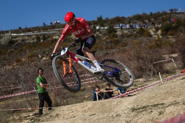 Jofre Cullell golpea en Sabiñánigo y Chiara Teocchi sale reforzada en la Shimano Super Cup Massi 2026