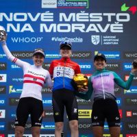 Puck Pieterse y Mathis Azzaro mandan en el Short Track de Nové Město antes del gran duelo de XCO